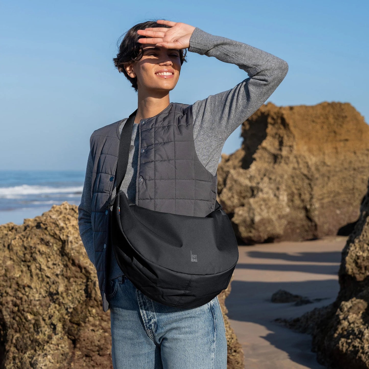 MOON BAG LARGE NERA – PLASTICA RECUPERATA DAGLI OCEANI