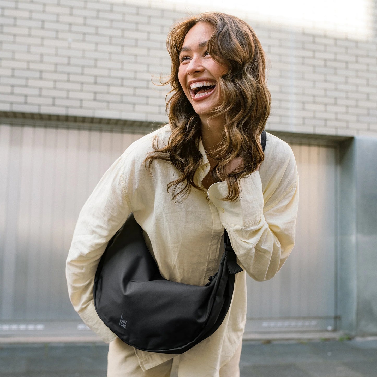 MOON BAG LARGE NERA – PLASTICA RECUPERATA DAGLI OCEANI