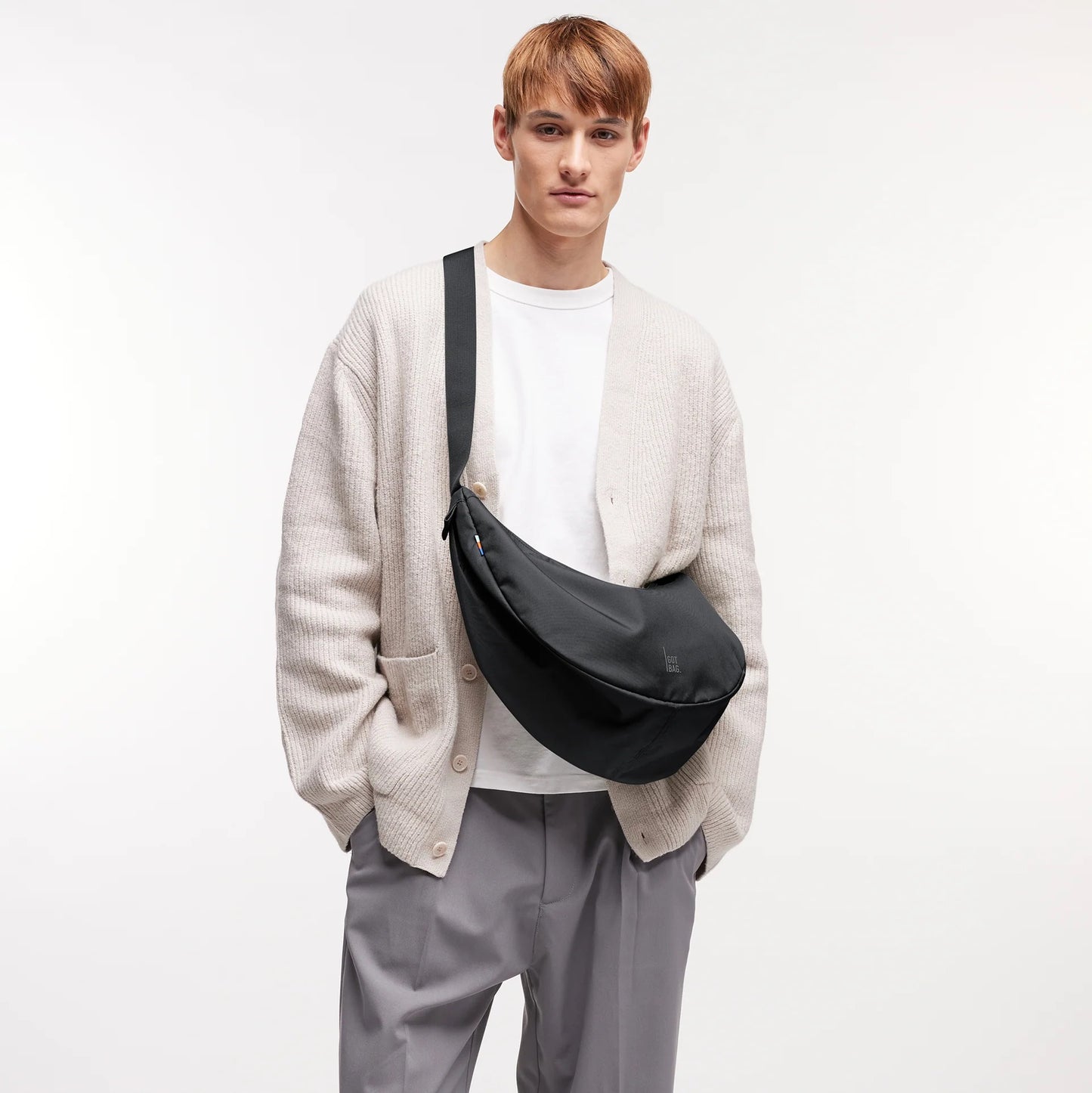 MOON BAG LARGE NERA – PLASTICA RECUPERATA DAGLI OCEANI