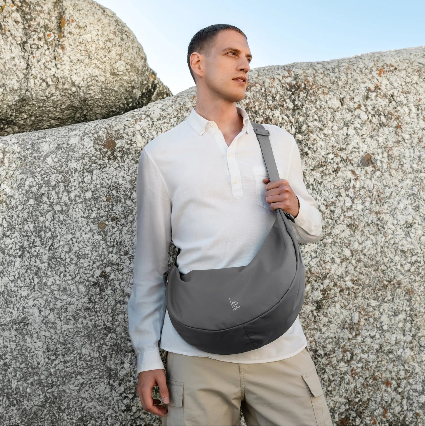 MOON BAG LARGE GRIGIA – PLASTICA RECUPERATA DAGLI OCEANI