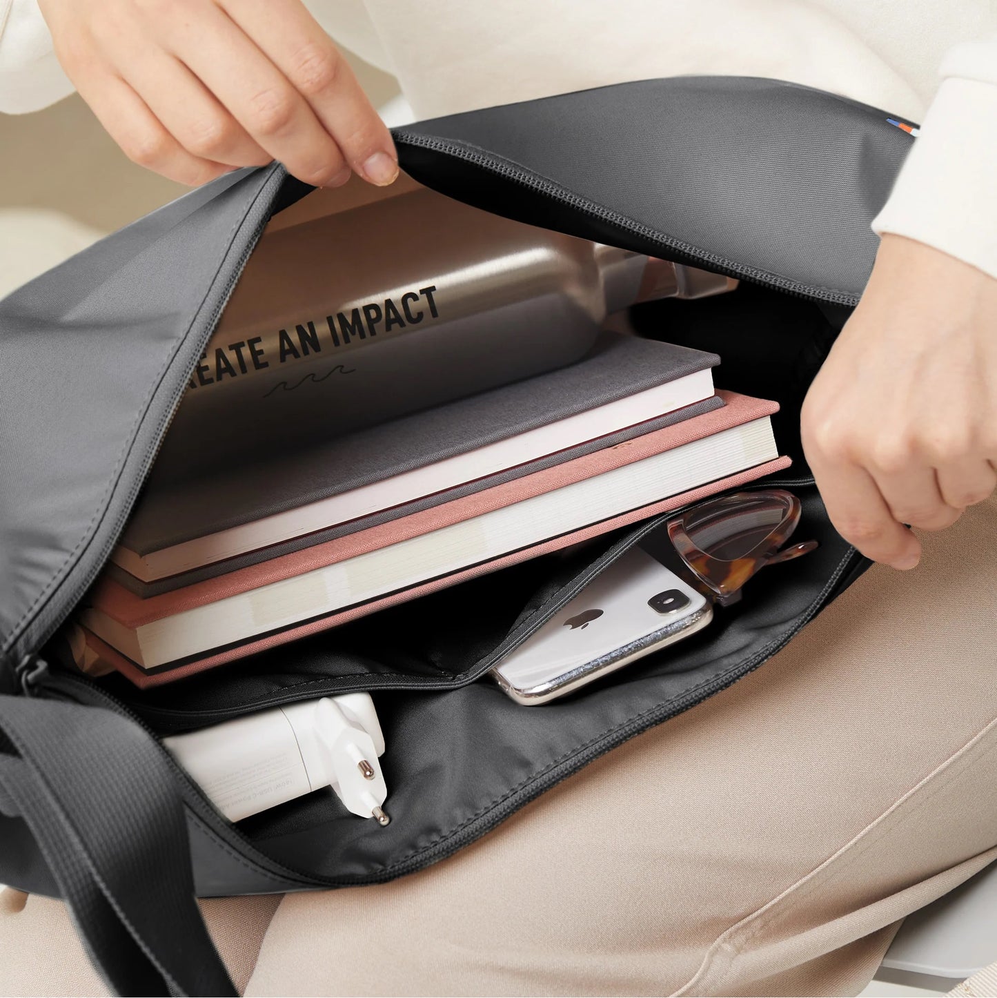 MOON BAG LARGE GRIGIA – PLASTICA RECUPERATA DAGLI OCEANI