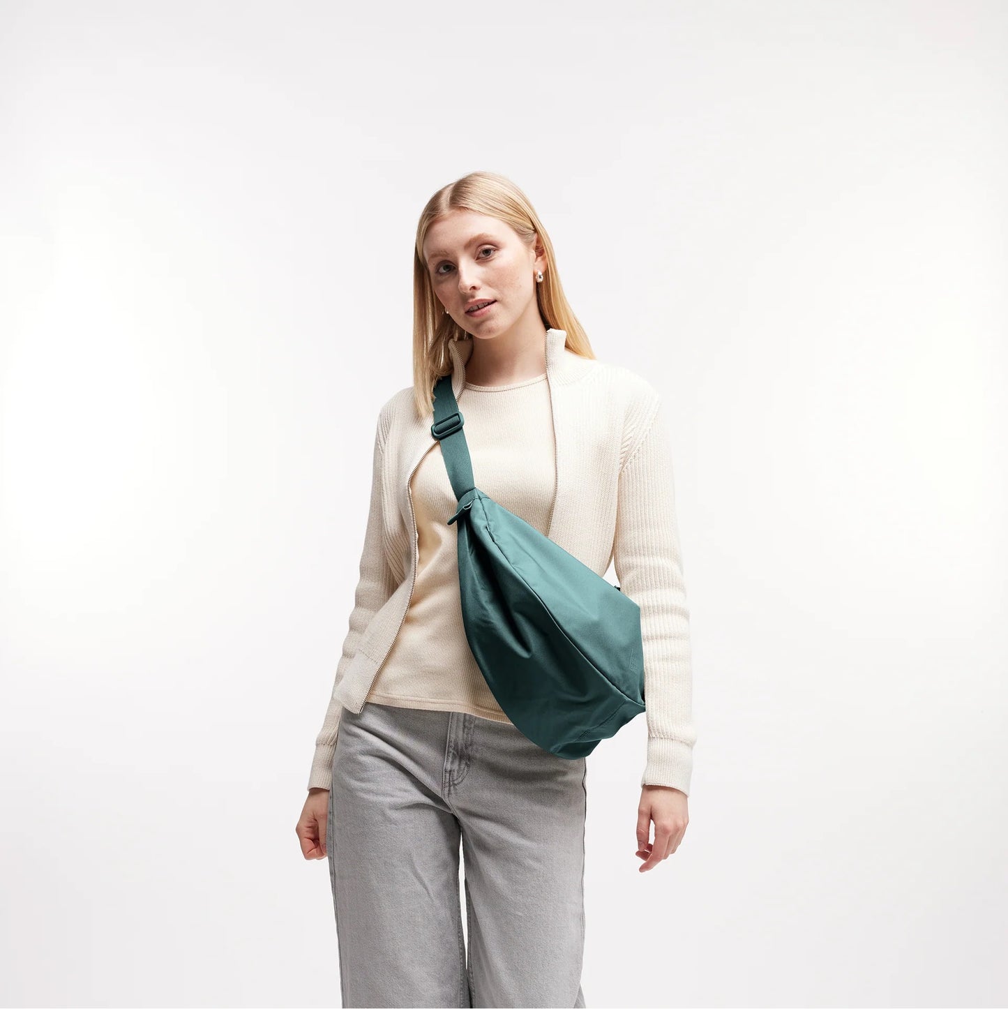 MOON BAG LARGE VERDE PETROLIO – PLASTICA RECUPERATA DAGLI OCEANI