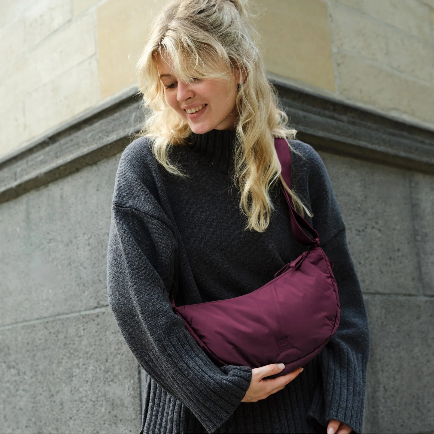 MOON BAG SMALL BORDEAUX – PLASTICA RECUPERATA DAGLI OCEANI