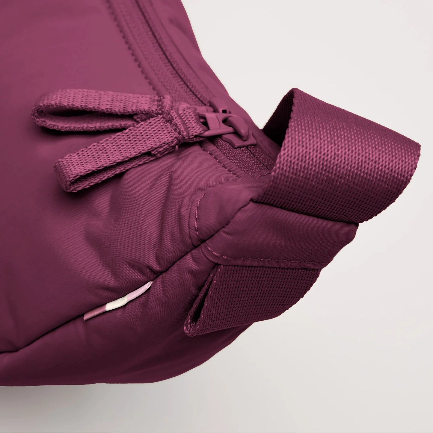 MOON BAG SMALL BORDEAUX – PLASTICA RECUPERATA DAGLI OCEANI